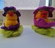 2 süsse Küken im Ei gefilzt