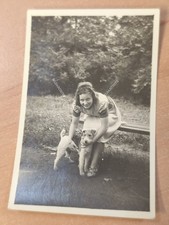 Foto Mädchen mit Fox-Terrier