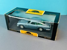 CHRONO 1:18 Aston Martin DB5 1963 metallic ice blue Die-Cast + Pull-Back MOTOR!