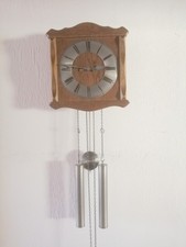 Wanduhr mit Kettenzugwerk von