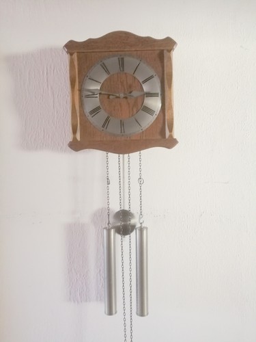 Wanduhr mit kettenaufzugswerk - wanduhr,