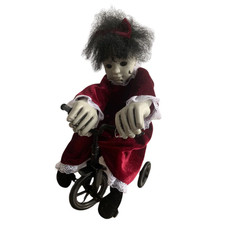 Interaktive Horror-Puppe auf Fahrrad, Angry Mathilde, Halloween Deko