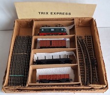 Trix Express Güterzug COOP-Packung Lok 2237