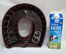 B14 Backform Puddingform Keramik Vintage 1980-50er Jh. Motiv Hufeisen Pferd Lack