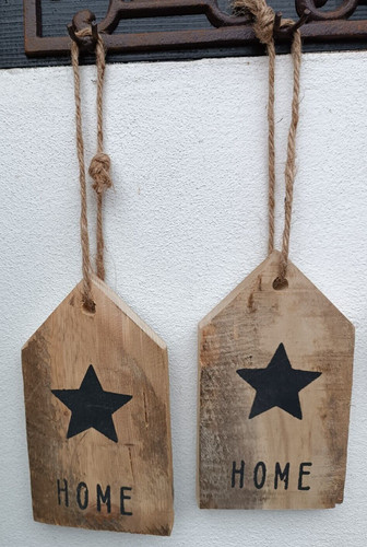 Haus aus holz zum hängen - ,