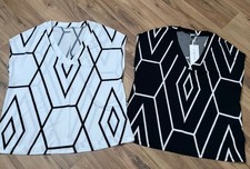 2 hübsche Blusen Shirts weiß