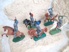 DDR-Spielzeug, 5 originale Ritter auf verschiedenen Pferden !!!