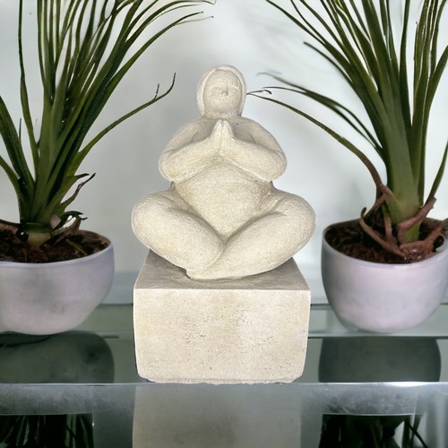Yoga dame auf sockel - dame,