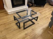 Couchtisch Glas Metall mit Hartglasplatte „Infinity Cube”