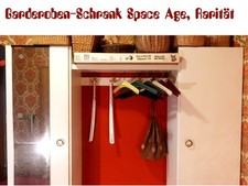 KAMA-Möbel, 70-80er-Jahre Garderoben-Schrank, weiß-rot, Space Age, Rarität