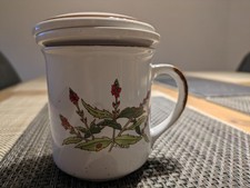 Schöne Teetasse mit Sieb und