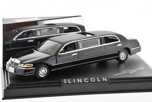 Lincoln limousine 2000 - limousine,