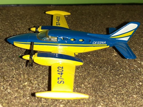 Matchbox 1974 cessna 402 - matchbox,