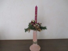 Kerzen-Leuchter aus Terracotta, 21cm hoch, bordeauxfarb. Weihn.-Deko und Kerze