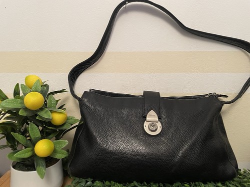 Schwarze leder handtasche von - schwarze,