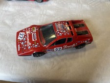 rotes Modellauto Bburago