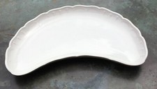 KPM Berlin Große Grätenschale Halbmond Beilagenschale Rocaille weiß 1. Wahl