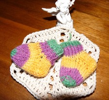 süße Mini-Socken für Puppe