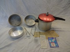 DDR Schnellkochtopf SKR mit Einsätzen