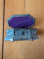 Sehr Schöne Dose, Schmuck