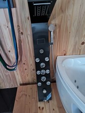 Neues Duschpaneel mit Regen- und Wasserfall Massagedüsen und Handbrause