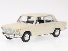 Fiat 125p Polski-Fiat white Ostalgie Modellauto mit Vitrine 1:43