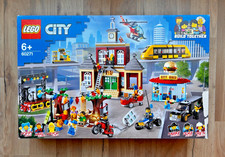 LEGO City 60271 Stadtplatz /