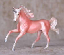 Breyer Pferd Modellpferd Stablemates rosa Unicorn Surprise