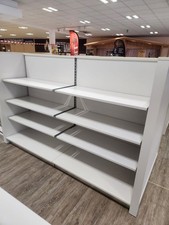 Komplette Ladeneinrichtung