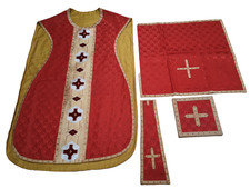 ROTES MESSGEWAND MIT KREUZEN