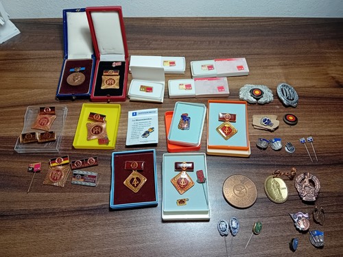 Ddr abzeichen medaillen - 42,