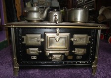 Großer, uralter Puppenherd