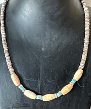 Halskette aus Muscheln