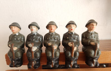 DDR Originale NVA Soldaten sitzend mit Gewehr für MSB NVA LKW Panzer o.ä.