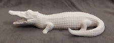 Weiße Keramik Figur Krokodil