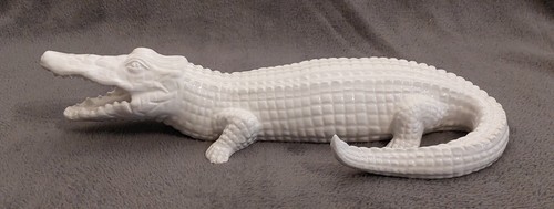 Weiße keramik figur krokodil - figur,