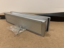 Briefschild 10" silberner Rahmen SAA Klappe - intumeszierend FR30 für Holztüren