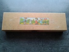 Alte Griffelkiste mit Rechenschieber Holz ca. 22 x 6 x 3,5 cm Kinder-Hund-Motiv