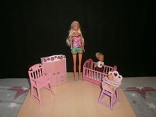 Barbie Kinderzimmer Möbel Kleiderschrank Bett Hochstühle Puppe Konvolut Simba