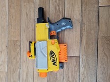 NERF N-Strike Recon CS-6 Blaster mit Dartclip, Darts, Klappvisier