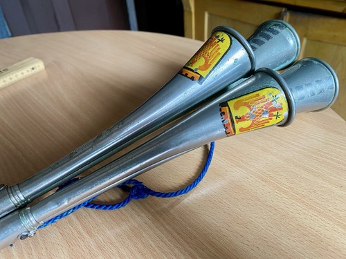 Martinshorn fanfare - , –
