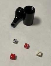 Mini Würfelbecher-Flasche mit 4 Würfeln 1950er Jahre Bakelit