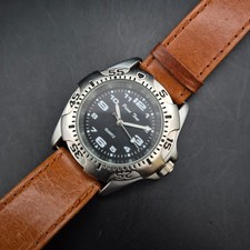 Precision Time Herren Uhr mit schwarzem Zifferblatt und Lederarmband