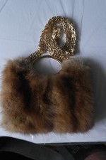 Neue beige Tasche mit Can. Zobel vorne und Perlenstyl hinten. Henkel/Kette