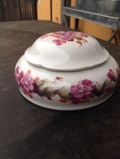 Kleine Schale mit Deckel von