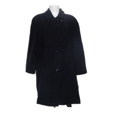 Petite Mademoiselle, Mantel