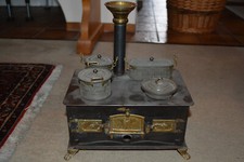 Antiker schöner Puppenküchen Blech Herd um 1900 mit Töpfen