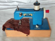 Aus einer Auflösung: tolle kleine Regina Nähmaschine