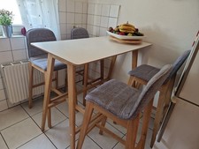 • Bartisch Set mit 4 Hockern