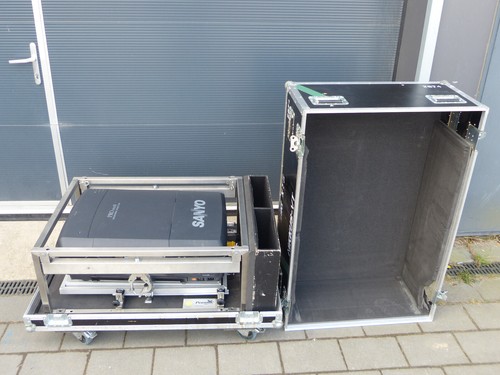 Sanyo theater projector - xf-47,